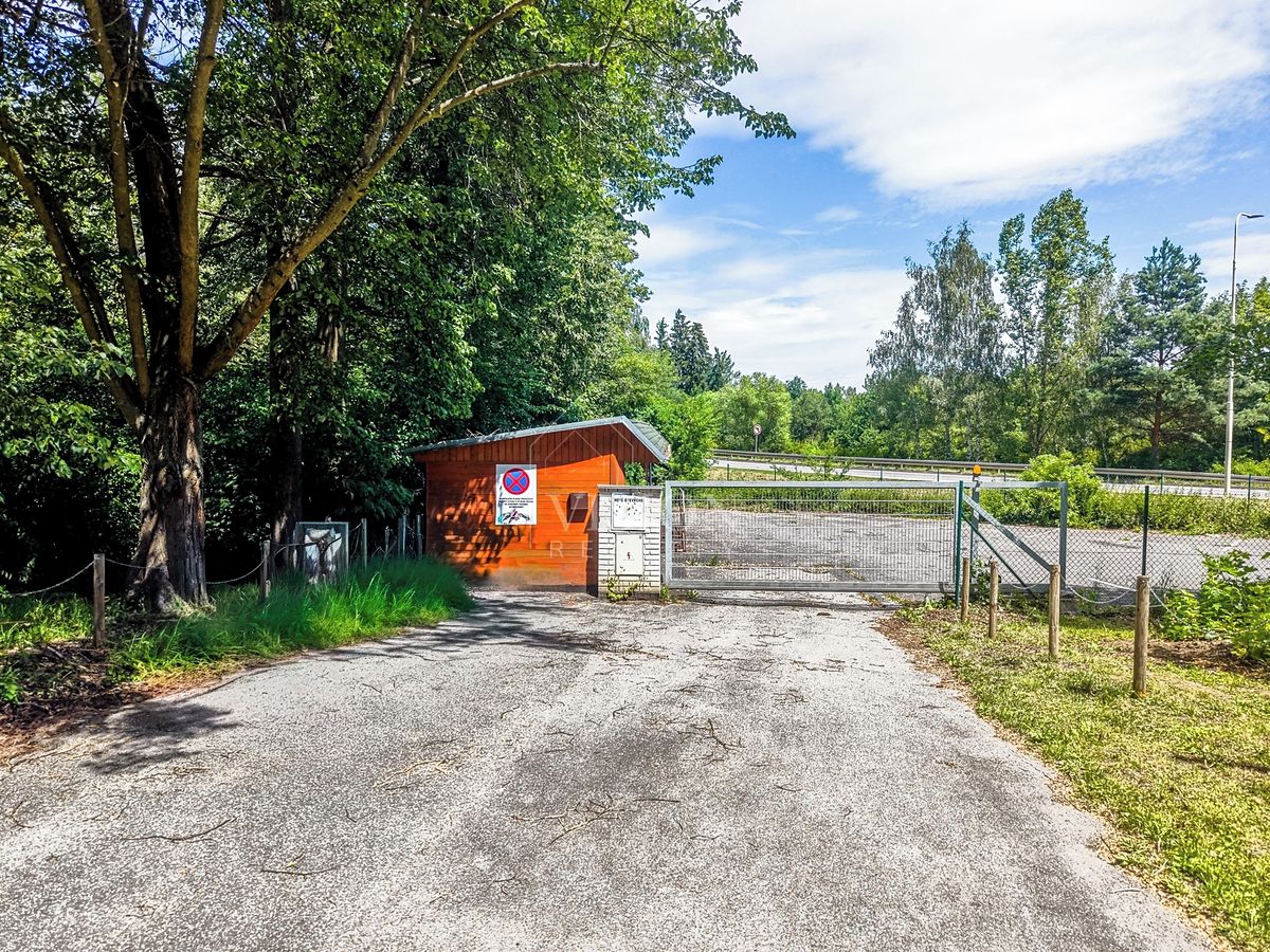 Pronájem pozemku 711 m² – fotografie 5