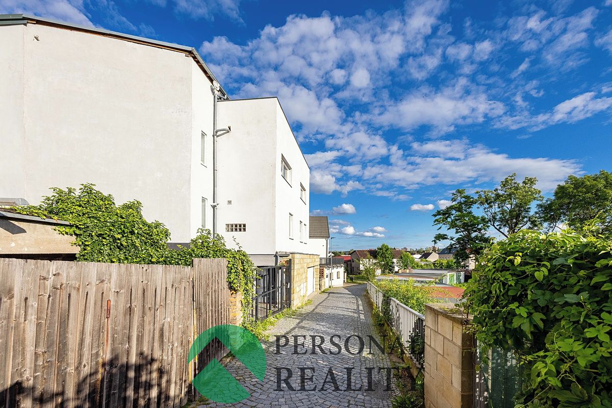 Prodej rodinného domu 306 m², pozemek 343 m² – fotografie 4