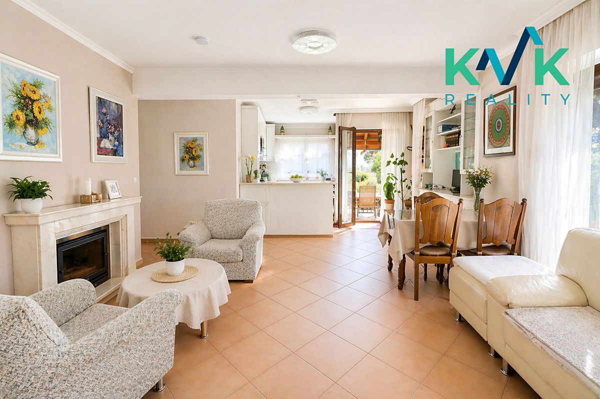 Prodej rodinného domu 250 m², pozemek 992 m² – fotografie 5