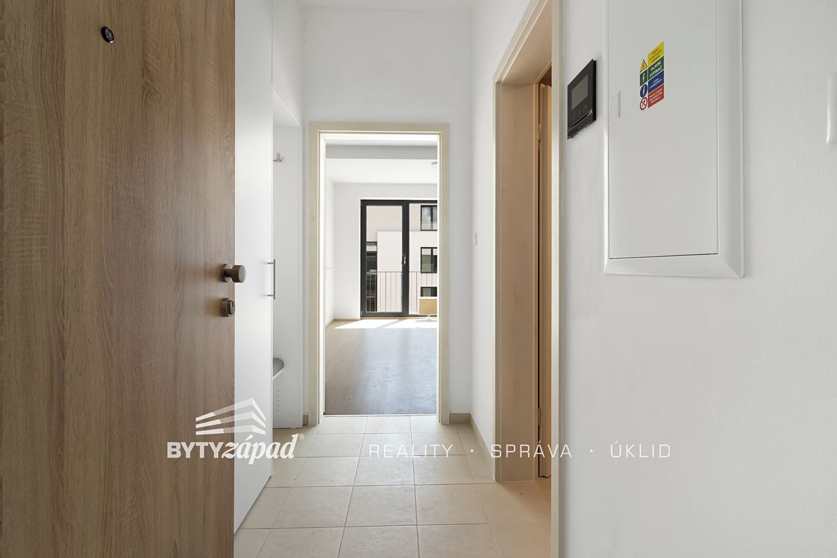 Pronájem bytu 1+kk 35 m², Plzeň – fotka 1 z 3