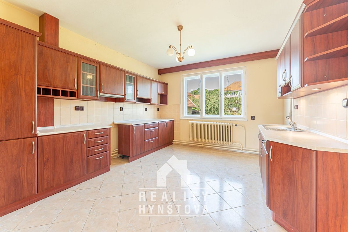 Prodej rodinného domu 130 m², pozemek 975 m² – fotografie 3