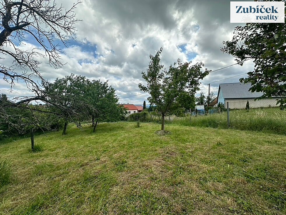 Prodej stavebního pozemku 1090 m² – fotografie 3