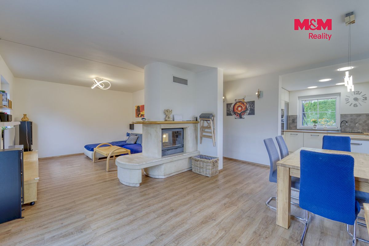 Prodej rodinného domu 171 m², pozemek 797 m² – fotografie 2