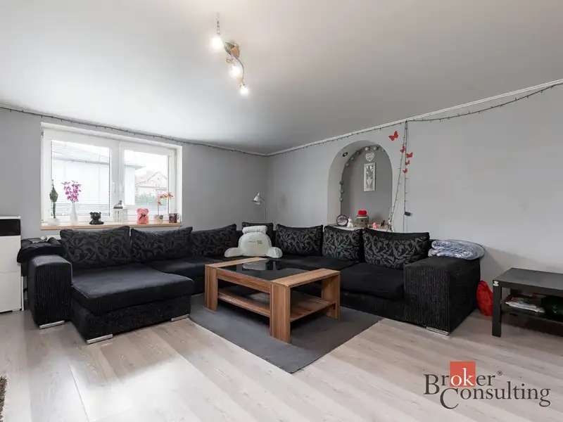 Prodej rodinného domu 220 m², pozemek 534 m², Kravaře – náhled fotky 2