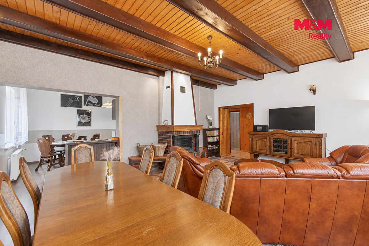 Prodej rodinného domu 300 m², pozemek 1450 m² – fotografie 2