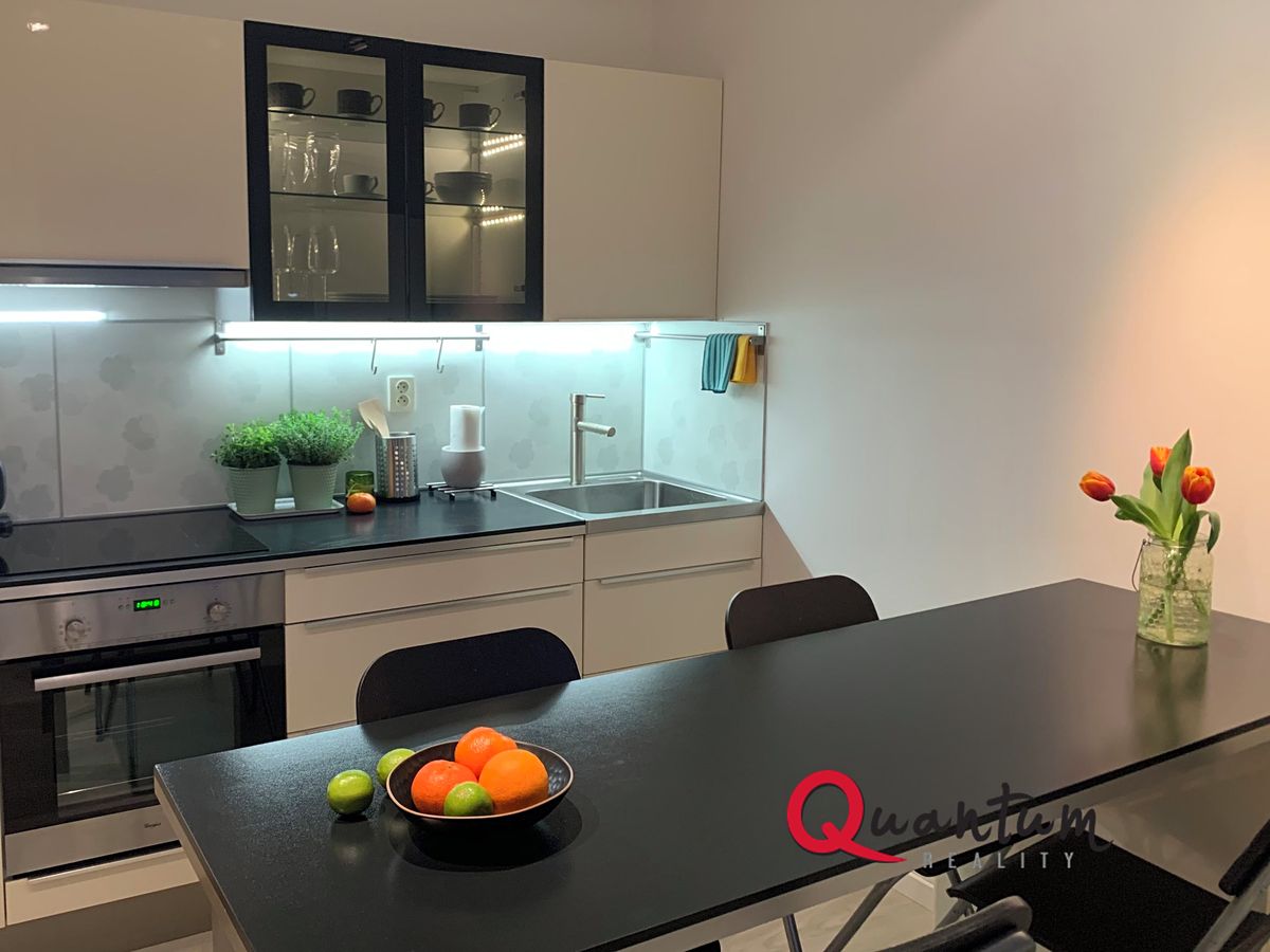 Pronájem bytu 2+kk 33 m² – fotografie 2