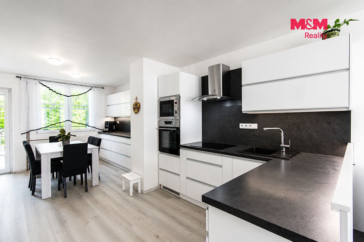 Prodej rodinného domu 170 m², pozemek 397 m² – fotografie 2