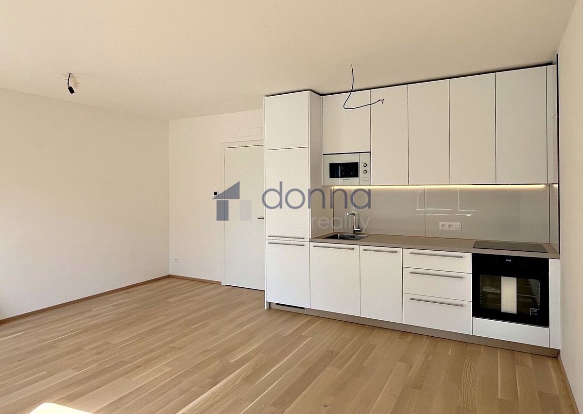 Pronájem bytu 1+kk 39 m² – fotografie 2