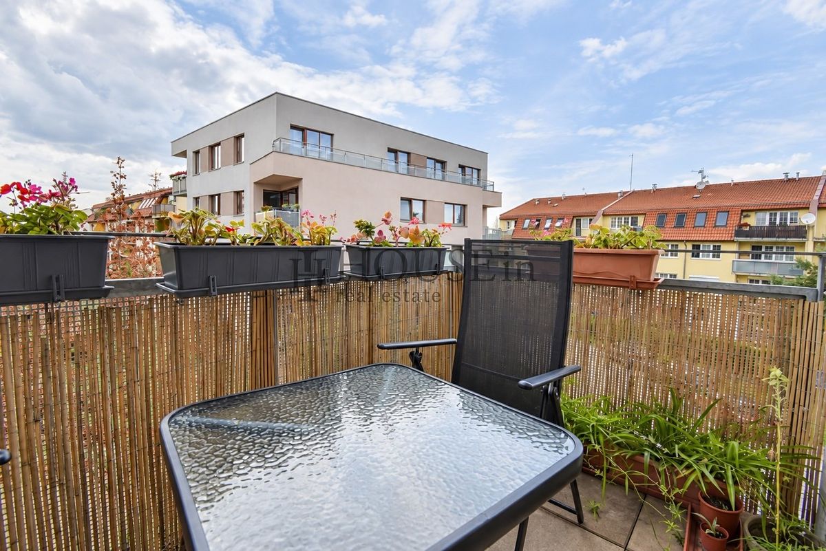 Pronájem bytu 2+kk 62 m² – fotografie 2