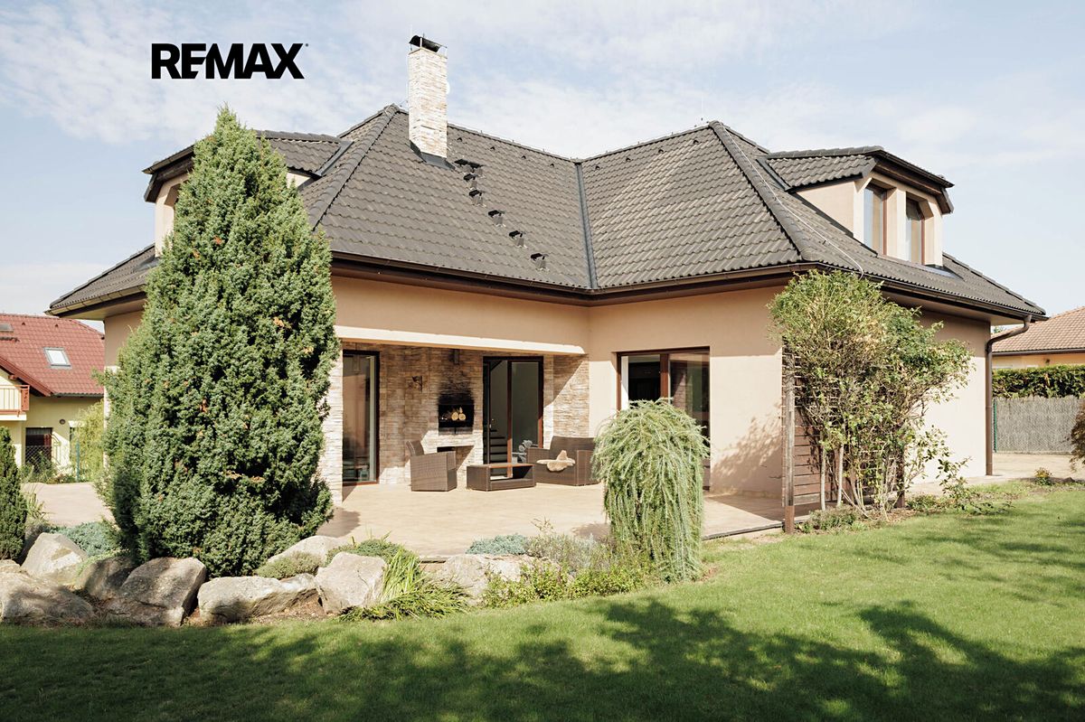 Prodej rodinného domu 260 m², pozemek 933 m²