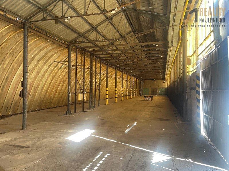 Pronájem skladového prostoru 700 m² – fotografie 2