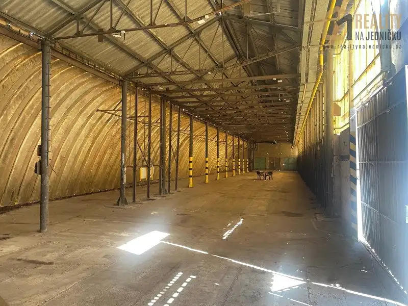 Pronájem skladového prostoru 700 m², Hořice – náhled fotky 2