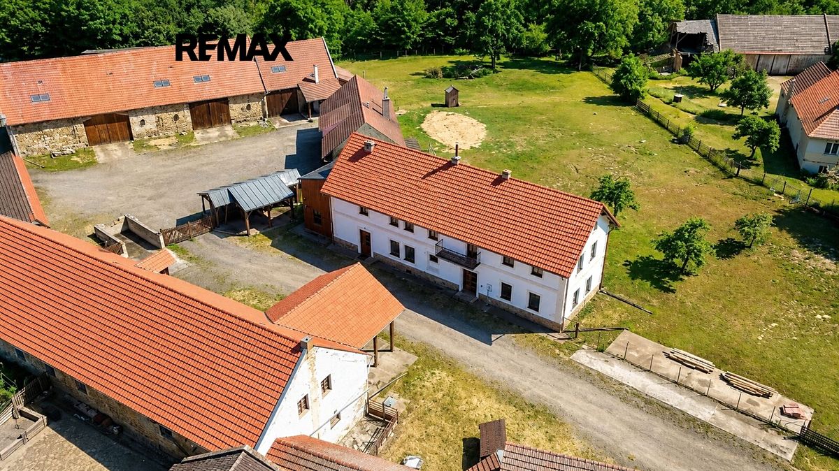 Prodej rodinného domu 320 m², pozemek 9289 m² – fotografie 5