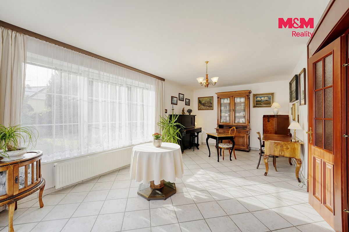 Prodej rodinného domu 378 m², pozemek 887 m² – fotografie 2