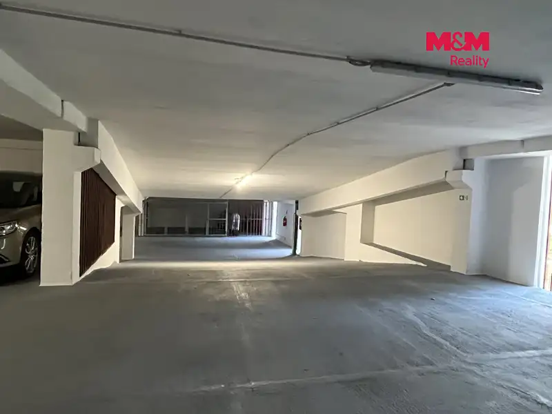 Pronájem garážového stání 15 m², Praha – náhled fotky 2