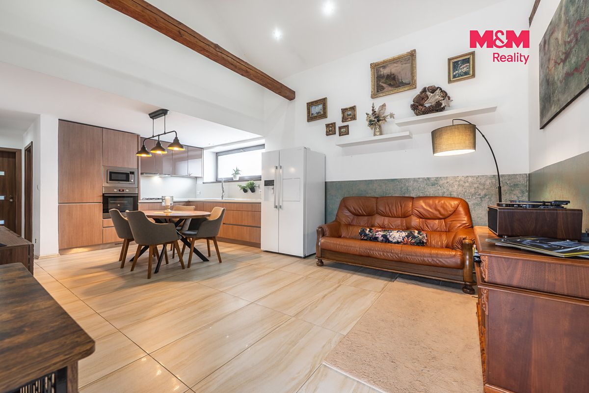 Prodej rodinného domu 170 m², pozemek 534 m² – fotografie 2