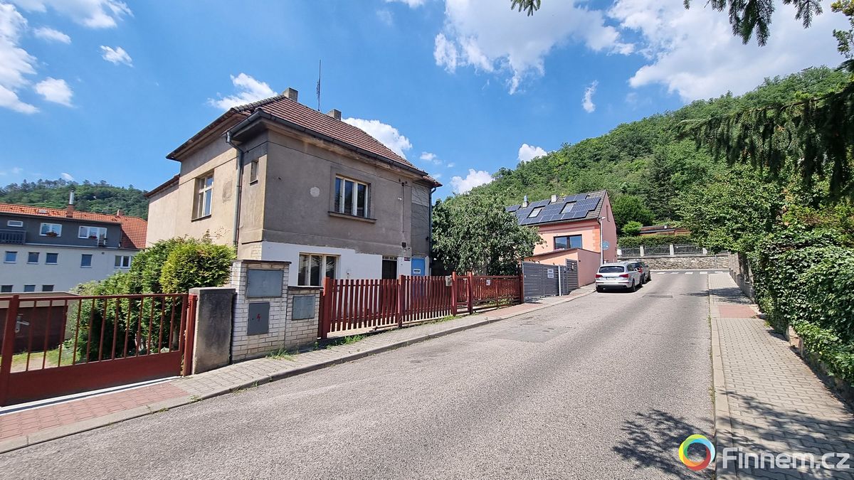 Prodej rodinného domu 280 m², pozemek 445 m² – fotografie 4