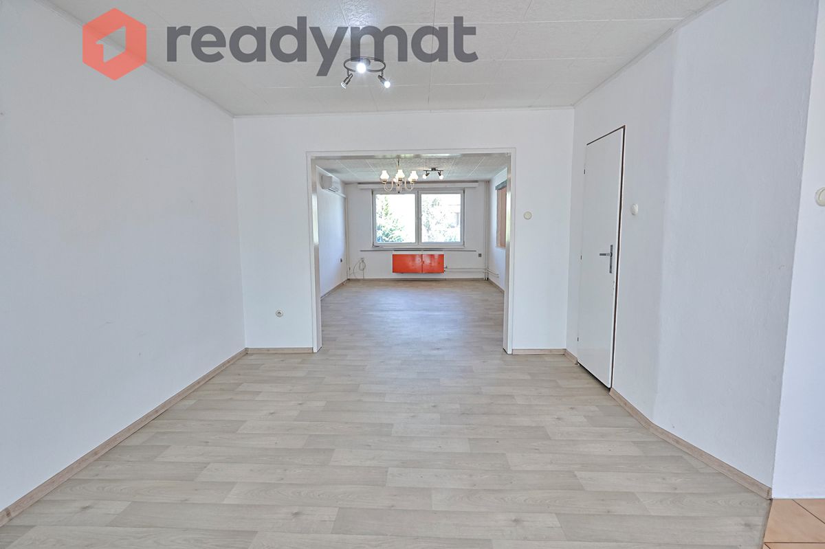 Prodej rodinného domu 219 m², pozemek 332 m² – fotografie 2