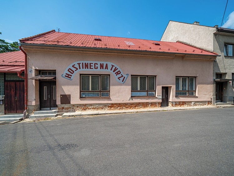 Prodej komerčního prostoru, 214 m² (1 z 27)