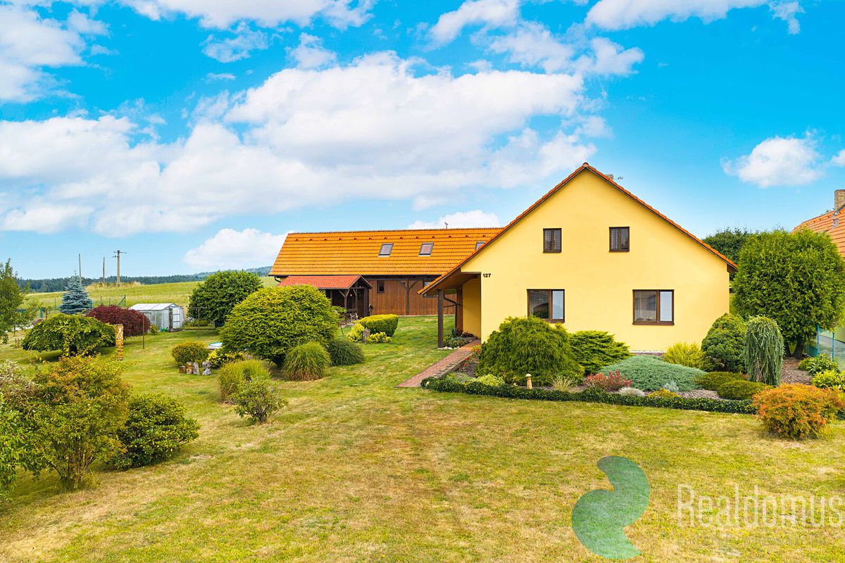 Prodej rodinného domu 275 m², pozemek 2800 m²
