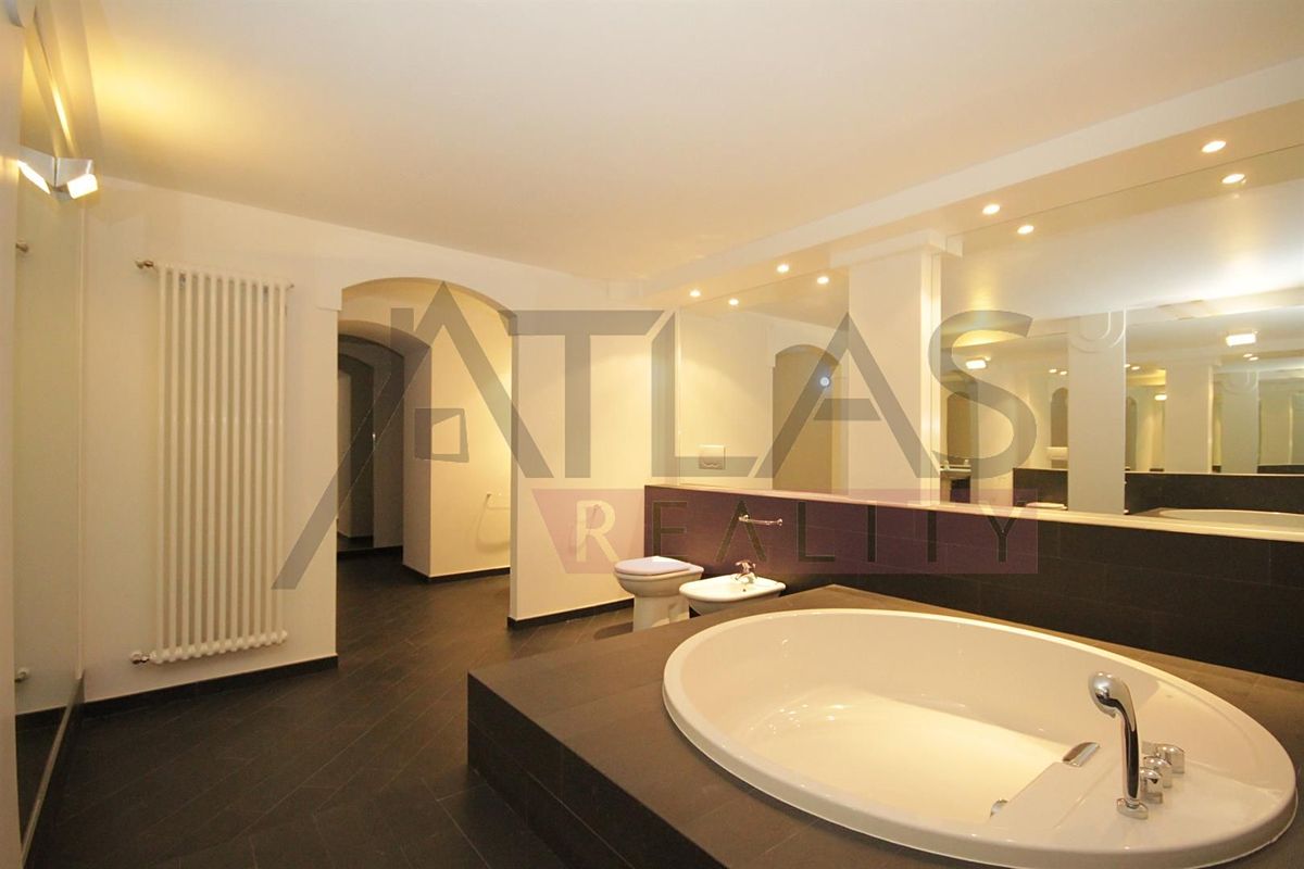 Pronájem bytu atypický 134 m²