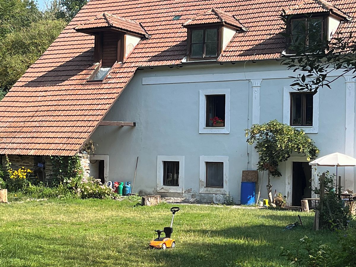 Prodej rodinného domu 235 m², pozemek 4593 m² – fotografie 2