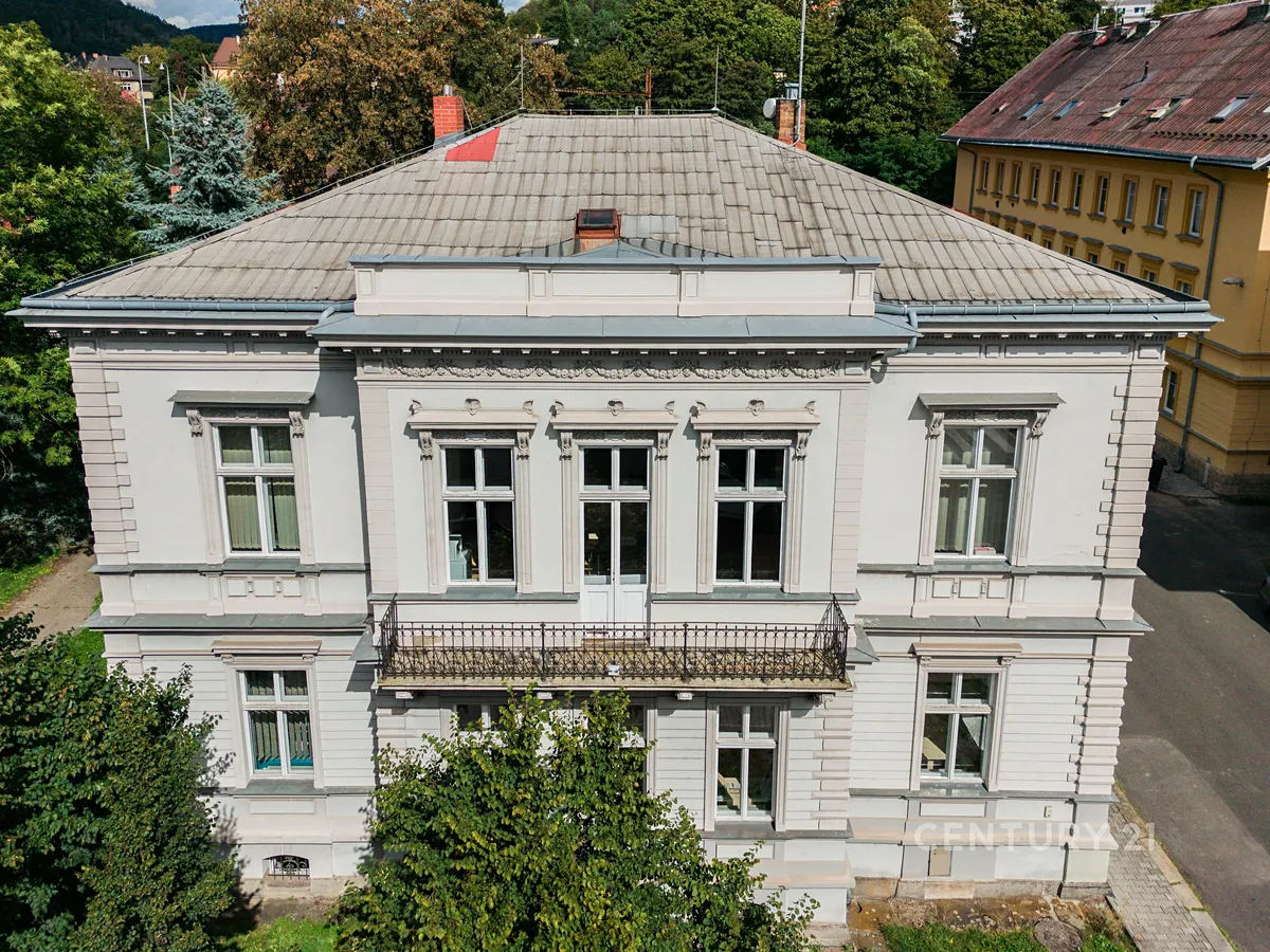 Prodej vily 801 m², pozemek 1331 m²