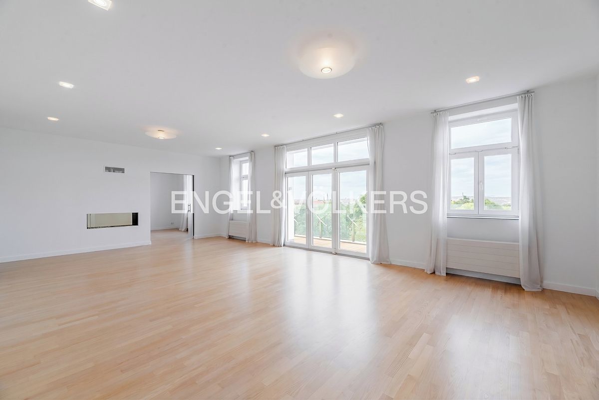 Pronájem bytu 6 pokojů a více 204 m²