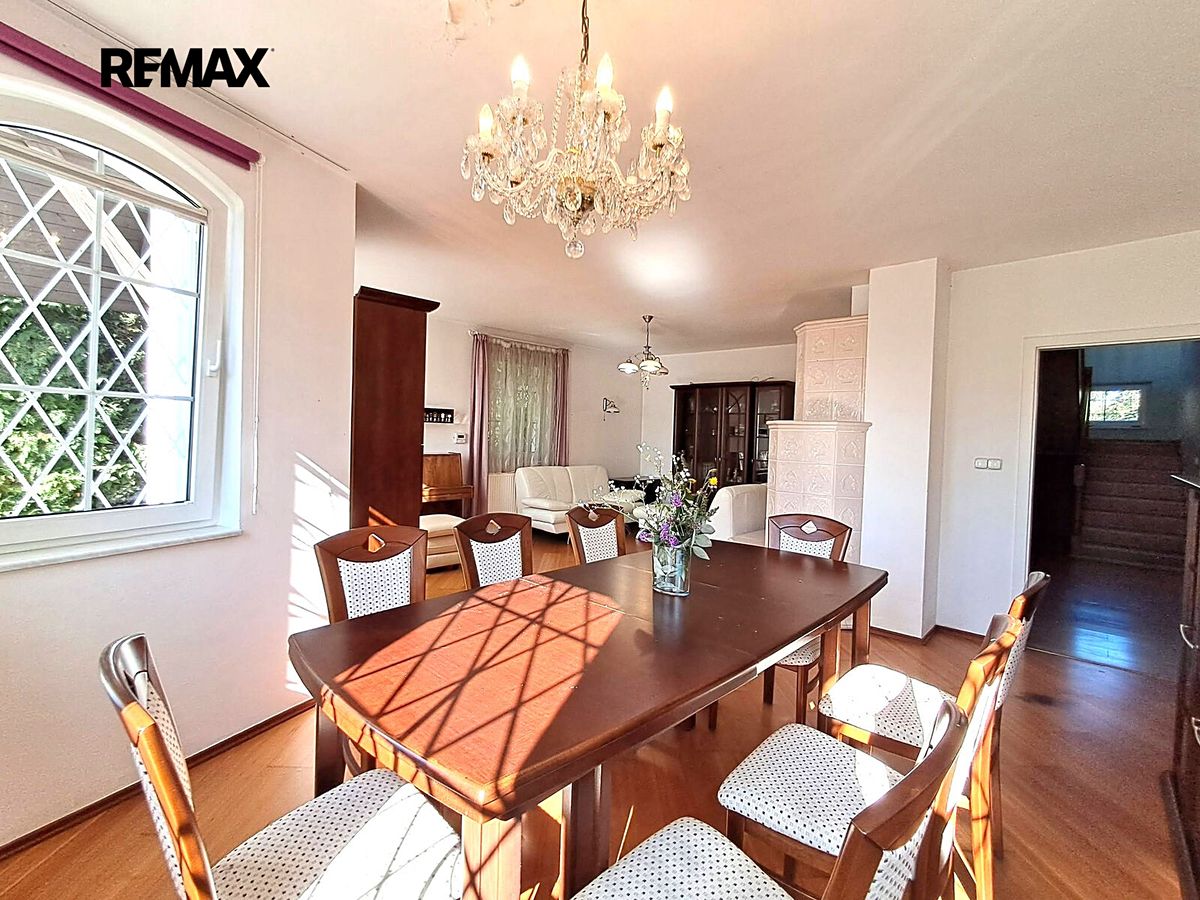Prodej rodinného domu 234 m², pozemek 901 m² – fotografie 4