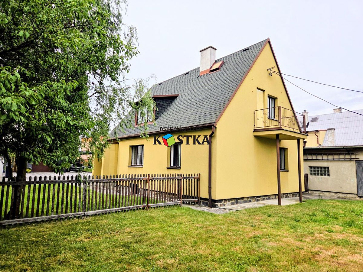 Prodej rodinného domu 140 m², pozemek 832 m² – fotografie 2