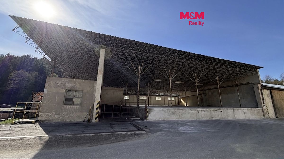 Pronájem komerčního pozemku 323 m²