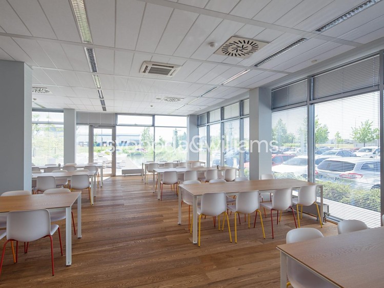 Комерційне приміщення в оренду, 4 666 м² (22 з 26)