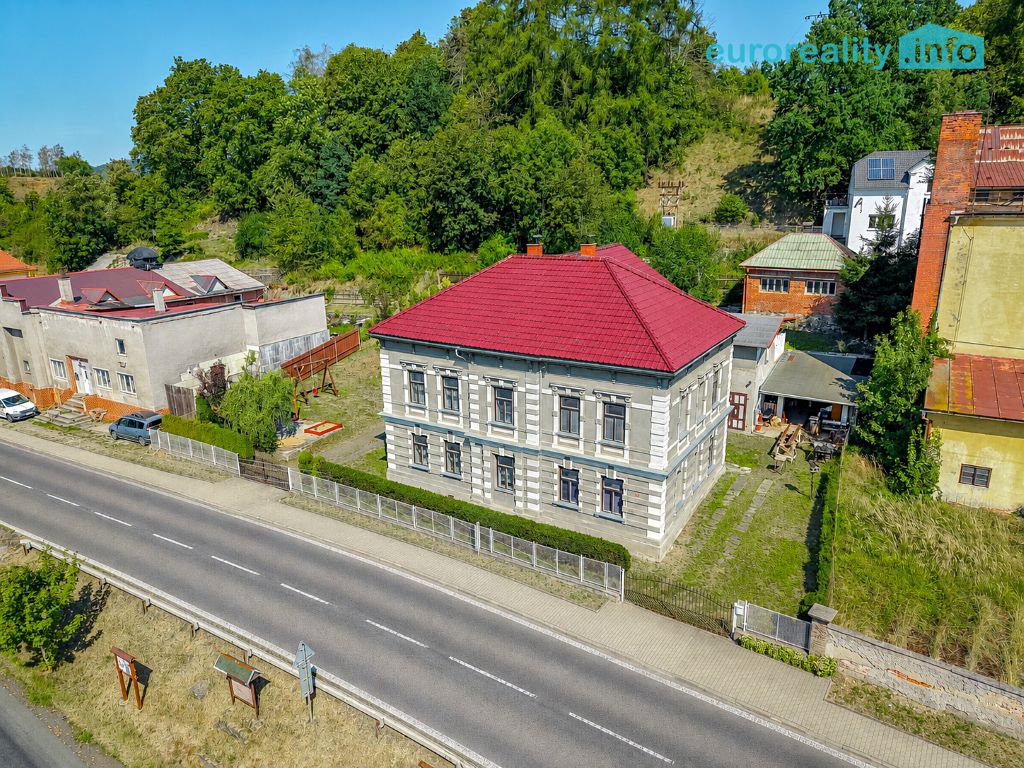 Prodej rodinného domu 213 m², pozemek 1424 m² – fotografie 2