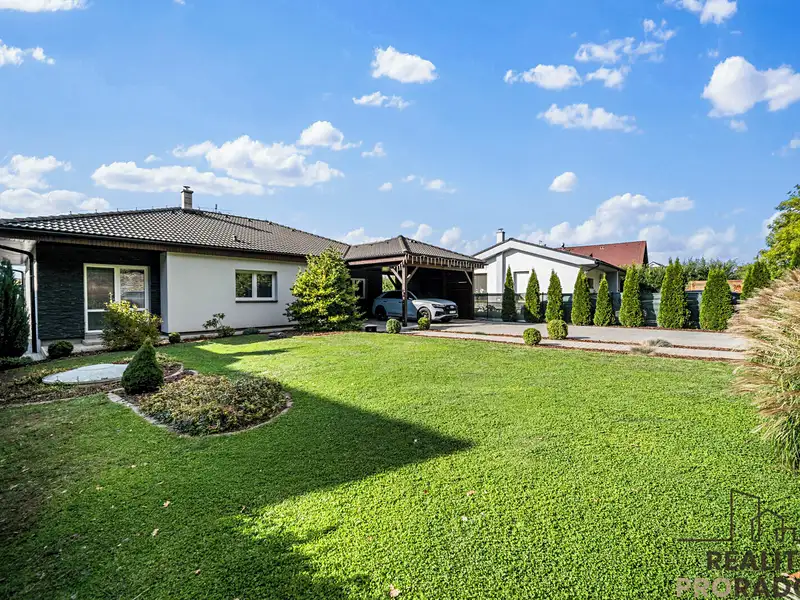 Prodej rodinného domu 200 m², pozemek 1061 m², Choltice – náhled fotky 2