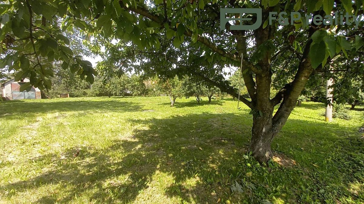 Prodej stavebního pozemku 1063 m² – fotografie 2