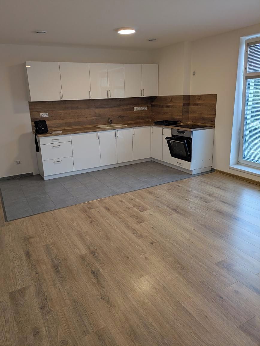 Pronájem bytu 2+kk 55 m² – fotografie 2