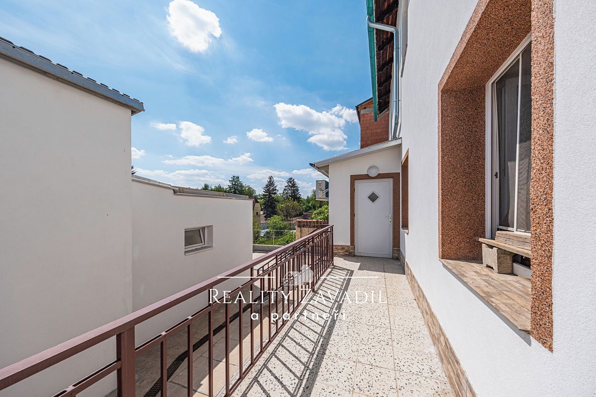 Prodej rodinného domu 940 m², pozemek 5787 m² – fotografie 3
