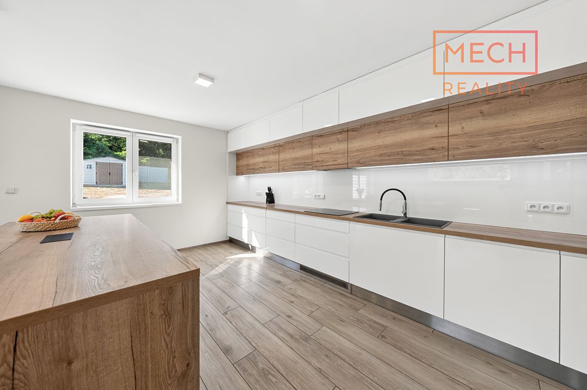 Prodej rodinného domu 157 m², pozemek 1000 m² – fotografie 5