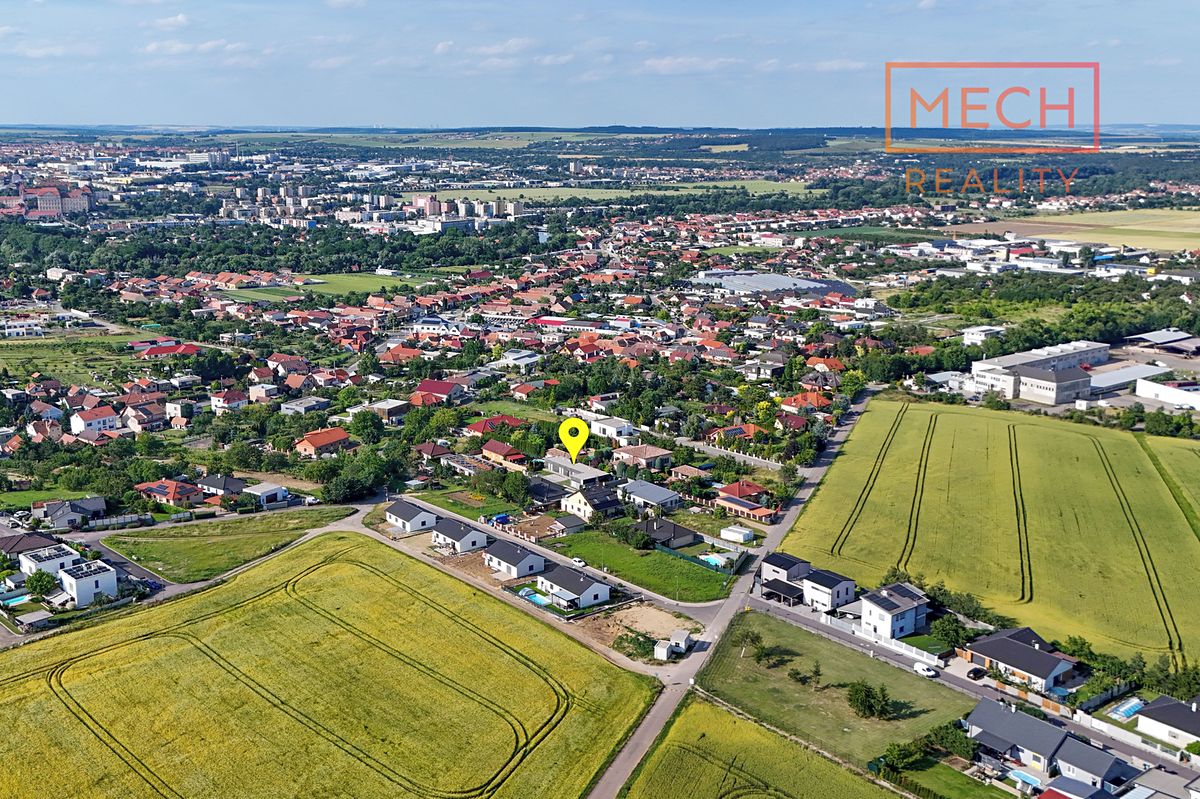 Prodej rodinného domu 221 m², pozemek 614 m² – fotografie 3