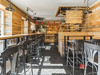 Prodej komerčního prostoru, 160 m² (2 z 17)