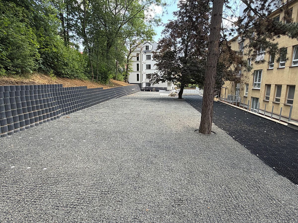Prodej komerčního pozemku 2009 m²