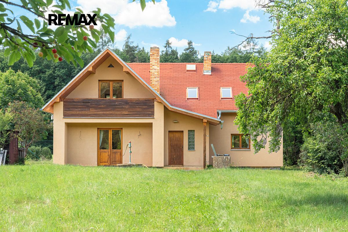 Pronájem rodinného domu 102 m², pozemek 1448 m²