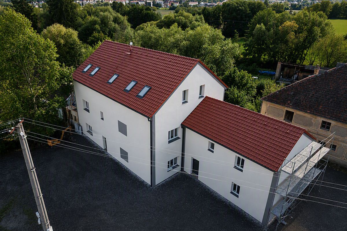 Prodej činžovního domu 400 m², Město Touškov – fotka 1 z 3