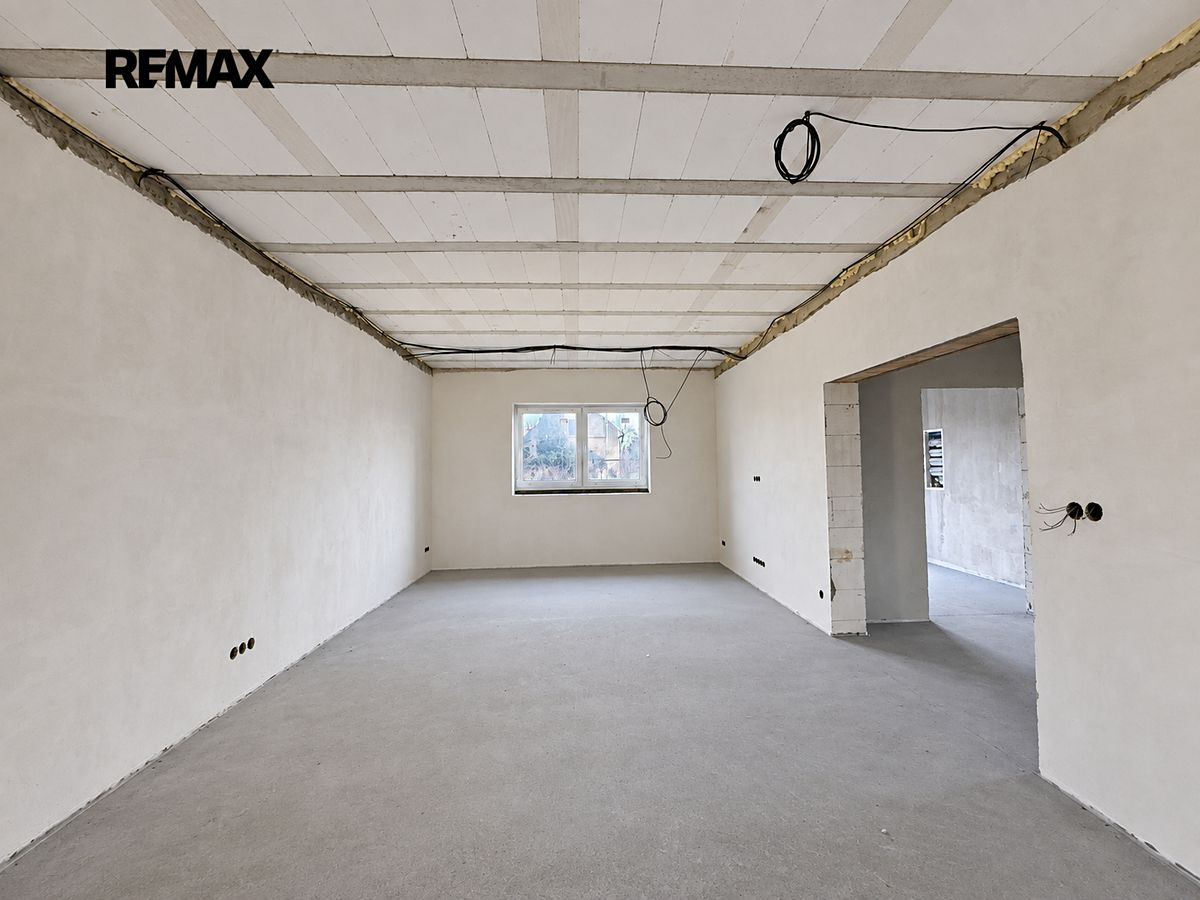 Prodej rodinného domu 213 m², pozemek 530 m² – fotografie 3