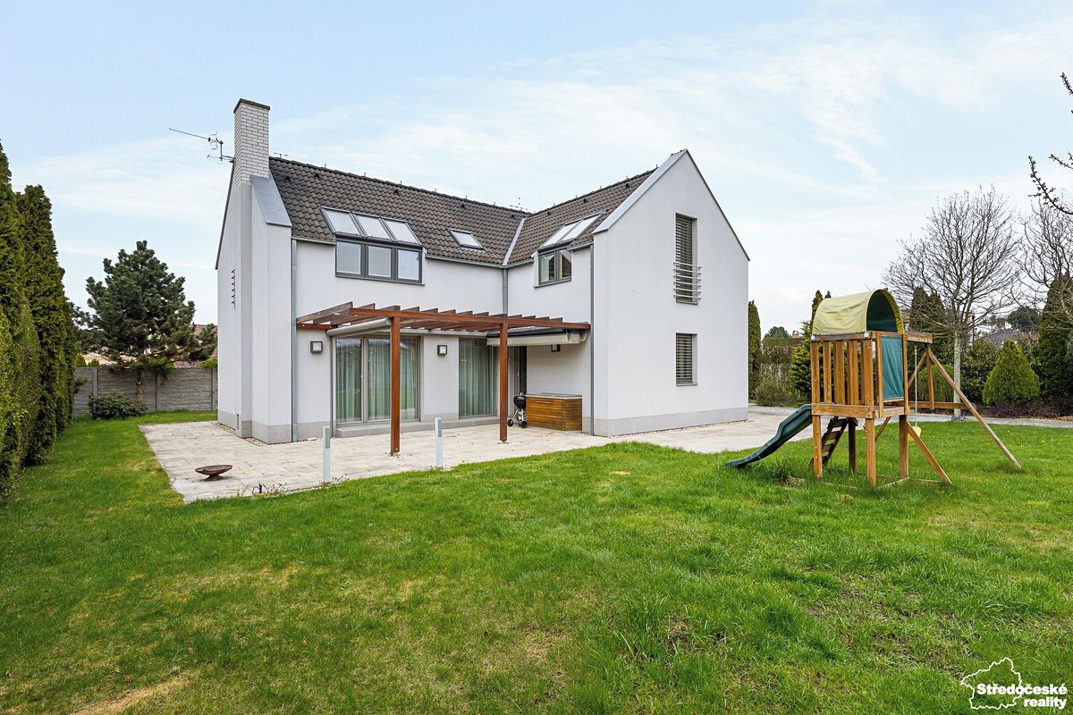 Prodej vily 230 m², pozemek 1486 m²