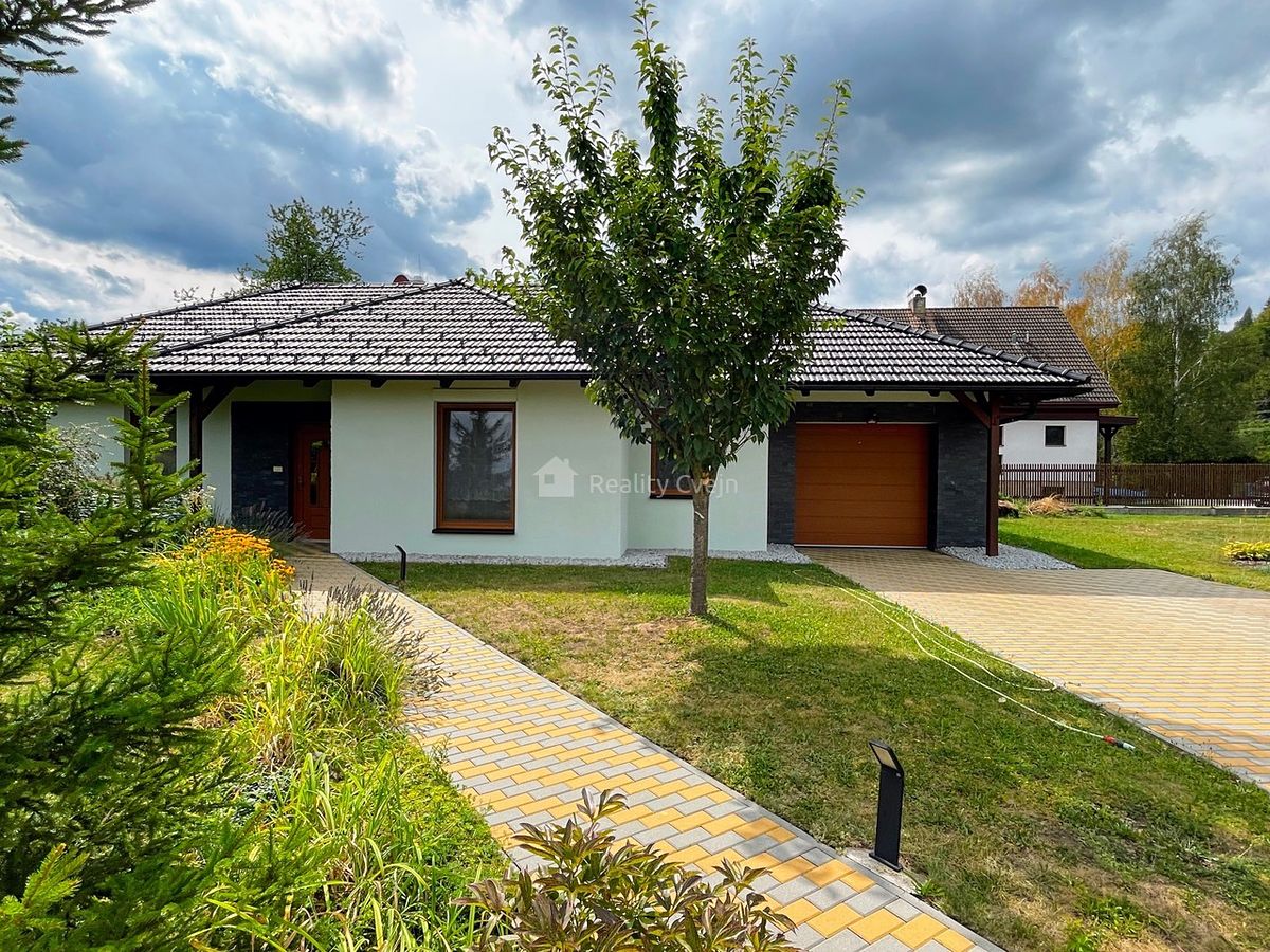 Prodej rodinného domu 130 m², pozemek 1804 m²