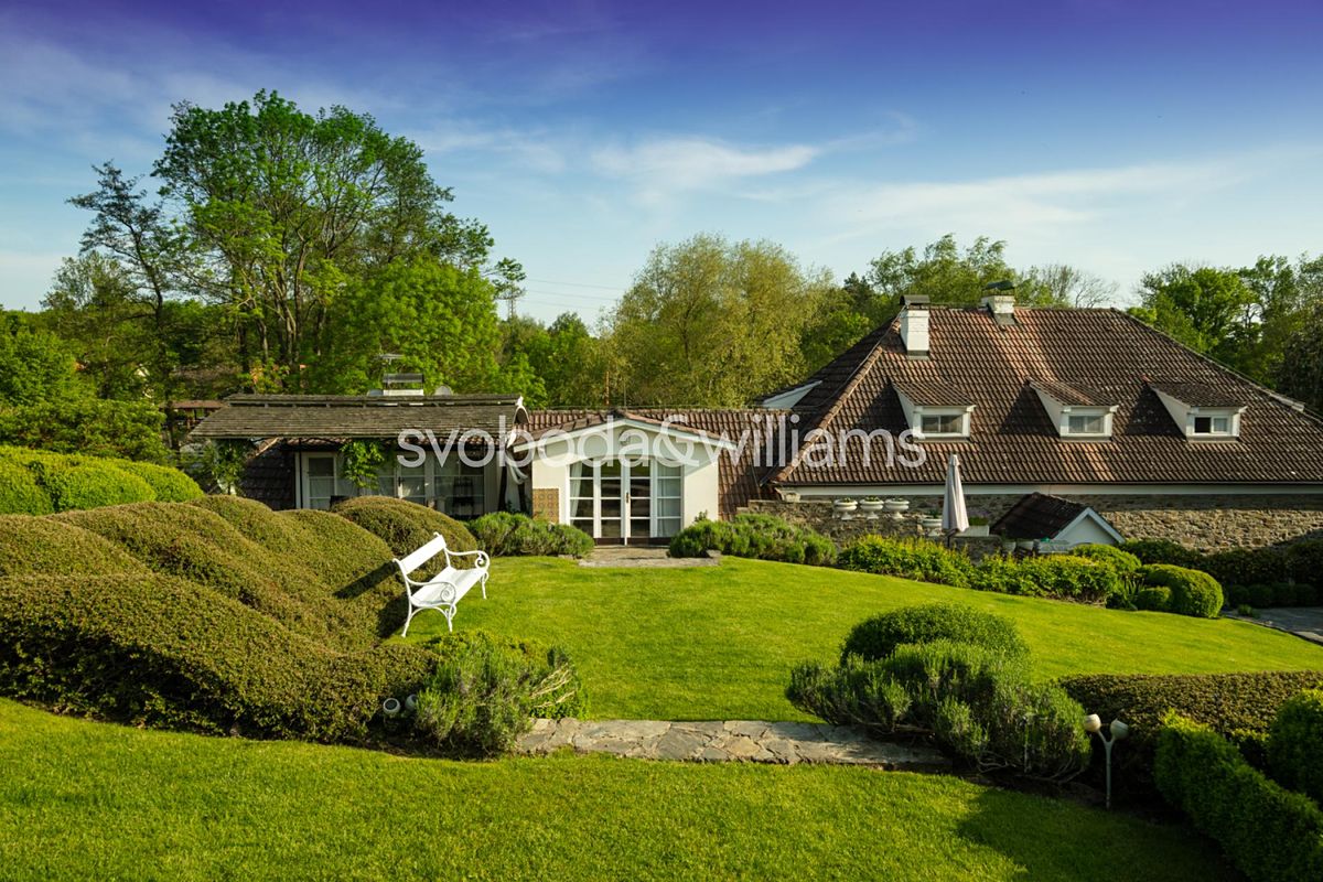 Prodej rodinného domu 430 m², pozemek 7975 m²