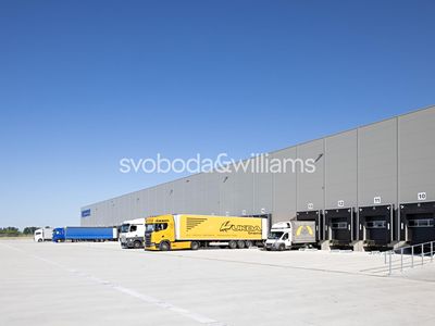 Pronájem skladového prostoru 8794 m²