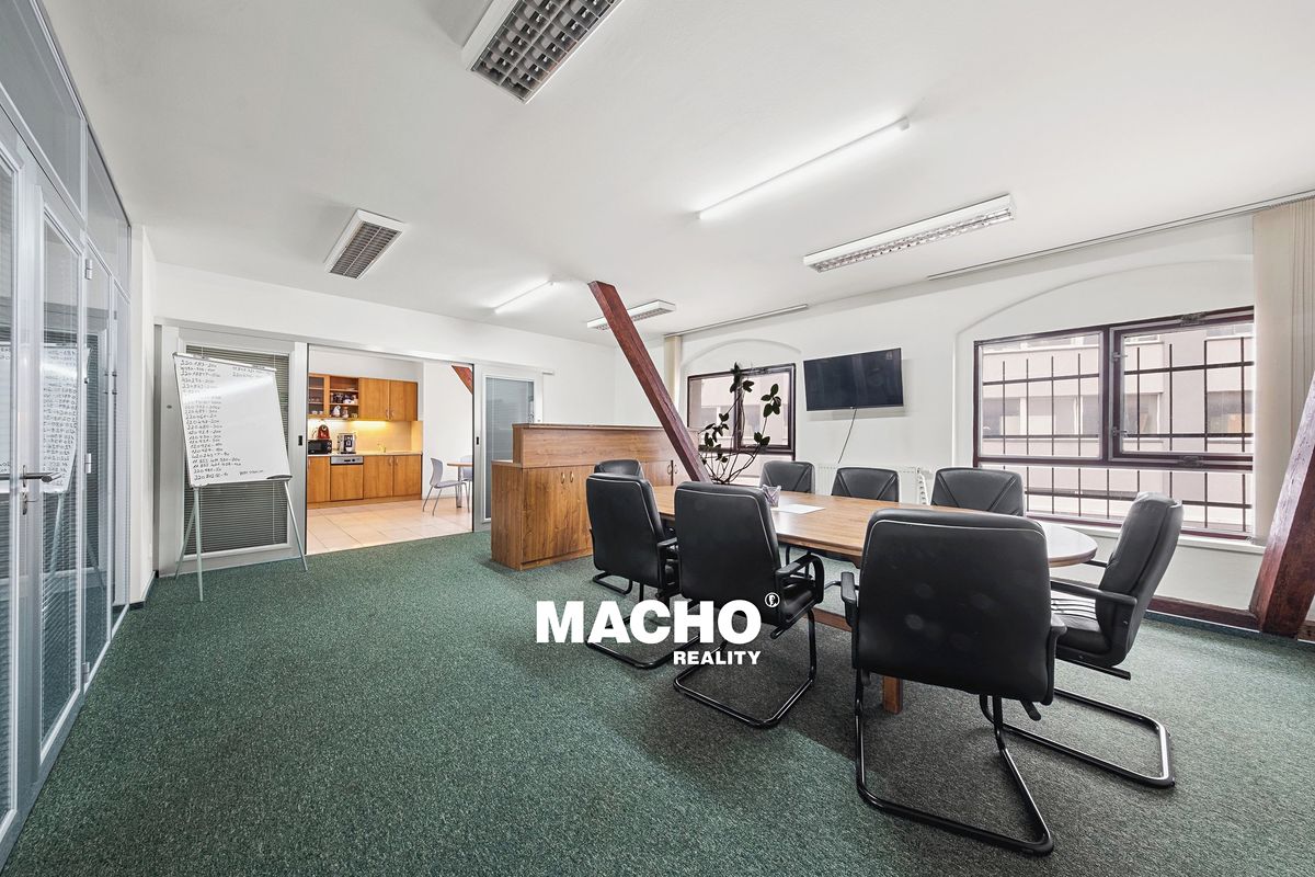 Pronájem kanceláře 370 m² – fotografie 4