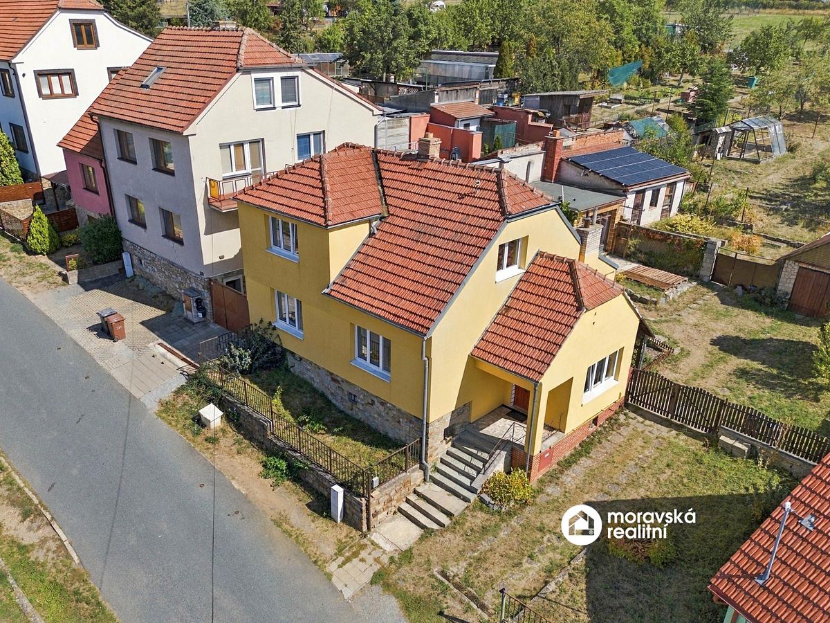 Prodej rodinného domu 193 m², pozemek 925 m²